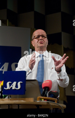 CEO Mats Jansson bei Pressekonferenz Kommentare über den Jahresbericht der Fluggesellschaft SAS Stockfoto