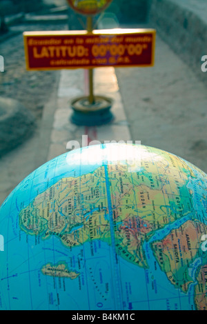 Mitad del Mundo (Mitte der Welt). GPS-Äquator. In der Nähe von Quito, Ecuador. Stockfoto