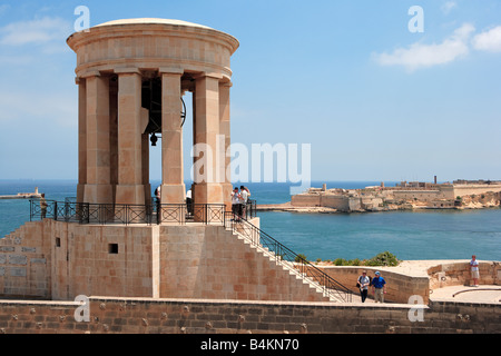 Belagerung Bell und Weltkrieg-II-Denkmal, Valletta, Malta Stockfoto