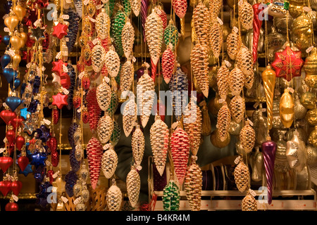 EU DE Deutschland Bayern München Christkindlmarkt am Marienplatz Weihnachtsmarkt Christmascone Stockfoto