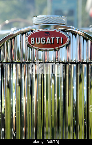 Heizkörper und Wappen ein 1939 Bugatti T-57 Cabriolet von Le Tourneur et Marchand Stockfoto