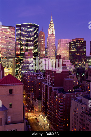 Skyline von New York hervorgehoben durch das Chrysler Building Stockfoto