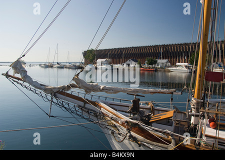 Segelschiffe in der unteren Hafen von Marquette-Michigan Stockfoto