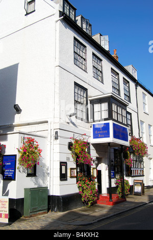 Krone & Kissen Inn, Eton High Street, Eton, Berkshire, England, Vereinigtes Königreich Stockfoto