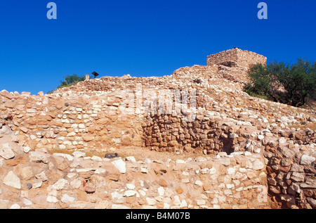 Morgenlicht an Pueblo-Zimmer und Wachturm Sinagua Indianern Tuzigoot National Monument Arizona Stockfoto