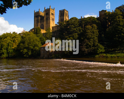 Kathedrale von Durham, UNESCO-Welterbe, vom Fluss Wear Stockfoto