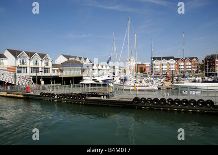 Stadt Kai Southampton England UK Waterfront Entwicklung des Gehäuses Bootfahren marina Stockfoto