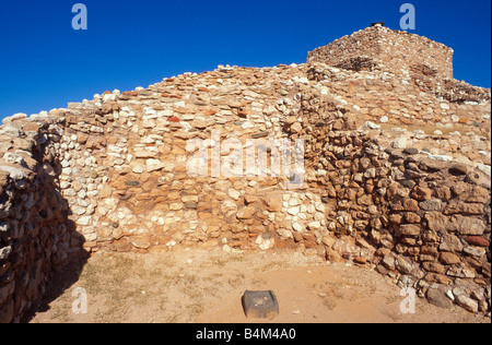 Morgenlicht an Pueblo-Zimmer und Wachturm Sinagua Indianern Tuzigoot National Monument Arizona Stockfoto