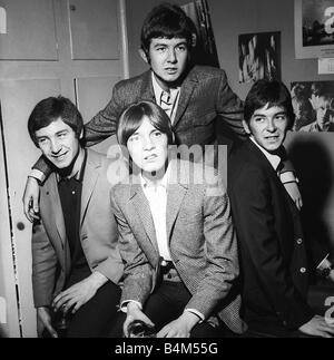Zeigt den Small Faces Neg CR 2963 09 11 1966 OP 749 Box OP 26 1966 die Entstehung in England von einer Band sah, die sich selbst die kleinen Gesichter waren 1965 aber 1966 gründeten sie ihr erstes Album fantasievoll mit dem Titel The Small Faces die Band identifiziert mit Mod-Kultur auf den stilvollen Blick und die Liebe des amerikanischen Rythm und Blues Band begann eine große Unterstützung von der Bühne zu gewinnen und energetische Performance-Stil von Don Arden bemerkten waren ein Manager, der ihnen beim Label Decca unterzeichnet mit denen sie ihr erstes Y2K Fame Y2K Album Stockfoto