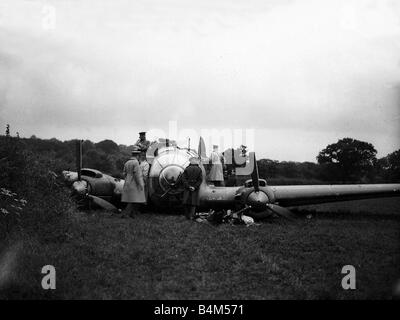 Heinkel 111 Absturz The Battle of Britain nicht werden im gestartet konnte ernst bis August 1940 aber einige deutsche Razzien fand vor aber die deutschen Flugzeuge fanden sich stark durch die britische Kampfflugzeuge wie der Hurricane und Spitfire im August die Luftwaffe begann darauf konzentrieren, RAF Irfields Bombardierung übertroffen und der verzweifelte Kampf um die Kontrolle über den Himmel über England begann zu schauen, wie es ihre Art und Weise verwandeln kann Stockfoto