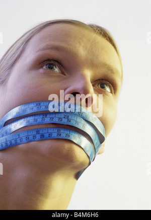 Frau-Gewichtskontrolle Stockfoto