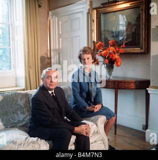 Ehemaligen Labour-Premierminister Harold Wilson und Frau Mary in der Nummer 10 Downing Street Circa 1967 Stockfoto