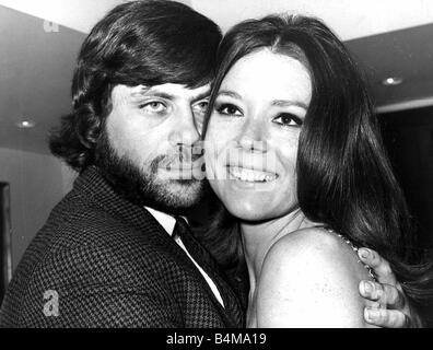 Schauspielerin Diana Rigg mit Oliver Reed, mit denen sie in dem Film The Assasination Bureau 1967 stars Stockfoto