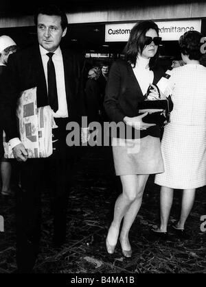 Schauspielerin Diana Rigg mit Patrick McNee 1967 Stockfoto