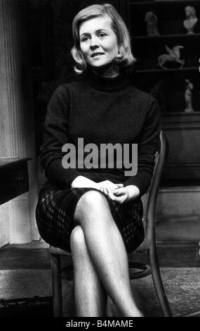 Angela Thorne Actress betitelt Jan 1964 als Marguerite in einem Theaterstück Morgen Fragen Stockfoto