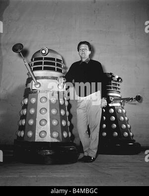 Raymond Cusick mit Daleks Dezember 1964 TV Programm Doktor Who Roboter Science Fiction der 1960er Jahre Dr Who Stockfoto