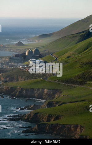 Antenne über Diablo Canyon Kernkraftwerk Avila Beach California Pacific Coast PG & E mit zwei Westinghouse-Reaktoren Stockfoto