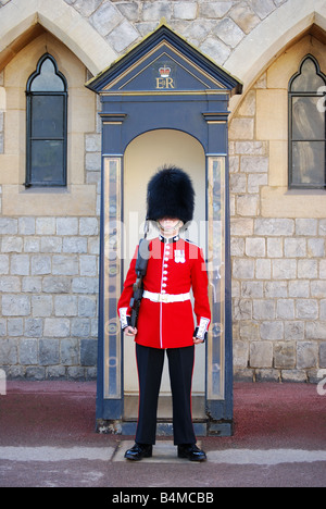 Wachhabende der Königin, Lower Ward, Schloss Windsor, Windsor, Berkshire, England, Vereinigtes Königreich Stockfoto