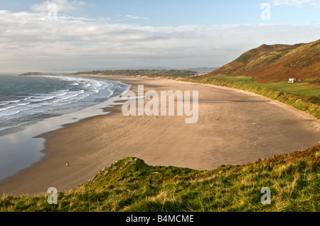 Ansicht von Rhossili Strand Gower vom Spaziergang entlang der Landzunge in Süd-Wales Stockfoto