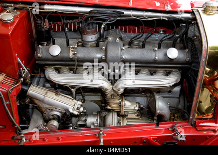 2,8 Liter, 8 Zylinder-Motor von einem 1933 Alfa Romeo 8 c 2300 Le Mans im Fahrerlager beim Goodwood Festival of Speed, Sussex, UK. Stockfoto