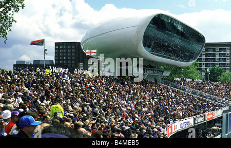 Menge an der Baumschule Ende des Lords Cricket Ground tagsüber eine internationale match zwischen England und Südafrika Stockfoto