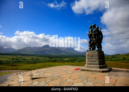 Royal Marines Commando Memorial mit der Nevis-Range auf der Rückseite Spean Bridge Schottland Großbritannien UK Stockfoto