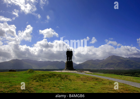 Royal Marines Commando Memorial mit der Nevis-Range auf der Rückseite Spean Bridge Schottland Großbritannien UK Stockfoto