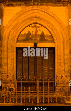 Die Türen der Schlosskirche in Wittenberg, Deutschland. Die Türen sind mit Martin Luthers 95 Thesen eingerichtet. Stockfoto