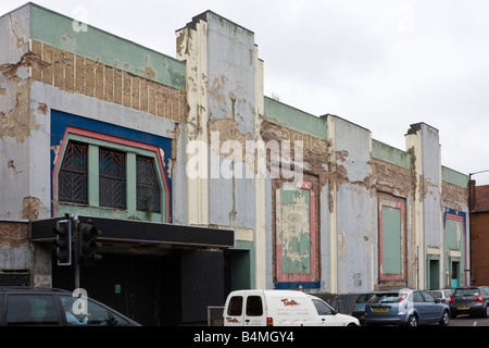 Verfallene Art-Deco-Stil ehemaliger Odeon Kino St Albans UK. Jetzt umbenannt als die Odyssee und durchmachenden Restaurierung Stockfoto