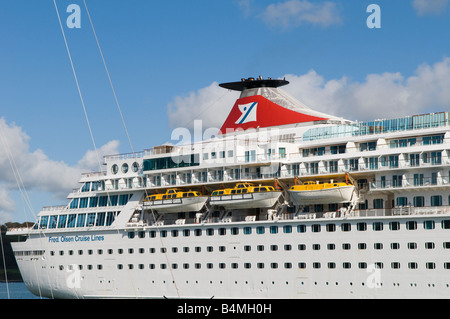 Falmouth, Cornwall, UK. Fred Olsen cruise Liner vor Anker für eine Tagestour Stockfoto