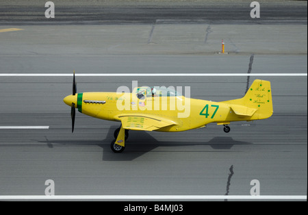 P-51 D Mustang "Old Yeller" modifiziert für Reno Air Race (Pilot John Bagley) - Arctic Thunder Airshow 2008 - Anchorage - Alaska- Stockfoto