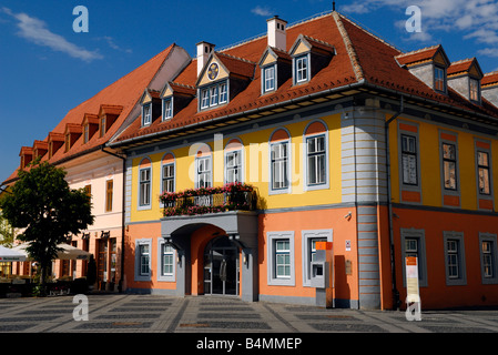 Farbenfrohe Gebäude am Piata Mare Hermannstadt Siebenbürgen Rumänien Stockfoto