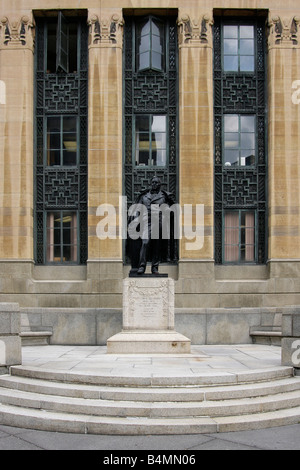 Die Statue des US-Präsidenten Millard Fillmore Buffalo City Hall New York New York NY Bilder sehr hochauflösende vertikale Formate in den USA High-Resolution Stockfoto