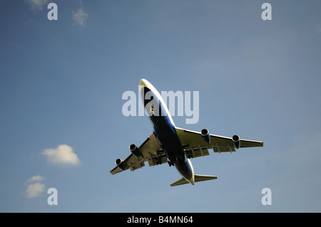 British Airways Boeing 747 436 Flugzeug kommen, um am Heathrow Airport London Großbritannien Uk England landen Stockfoto