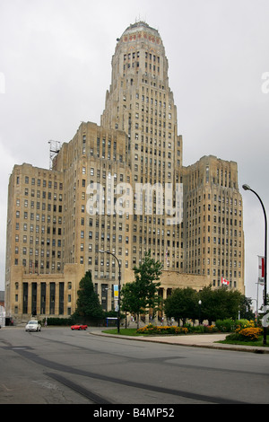 Das Rathaus in Buffalo New York NY Gebäude mit niedrigem Winkel Bilder Bilder Fotos sehr hochauflösendes vertikales Format in den USA Hi-res Stockfoto
