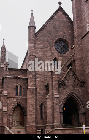 Die St. Paul's Episcopal Cathedral in Buffalo New York NY Bilder Fotos Fotografie von unten zum Verkauf für n alamy in USA US vertikal hochauflösend Stockfoto
