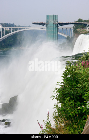 Der Aussichtsturm am Prospect Point Park Niagarafälle von amerikanischer Seite in den USA vertikale Hochauflösung Stockfoto