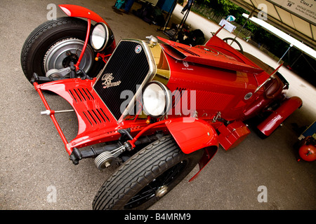 1933 Alfa Romeo 8 c 2300 Le Mans im Fahrerlager beim Goodwood Festival of Speed, Sussex, UK. Stockfoto