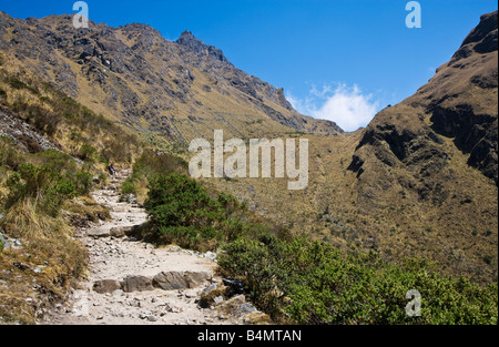 Blick auf den Inka-Trail-Pfad, Camino Inka, auf dem Weg zum Pass der toten Frau am zweiten Tag zwei der die viertägige Wanderung, Anden-Peru Stockfoto