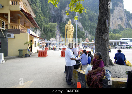 RIESIGE IDOL VON SUBRAMANYA AM EINGANG DES BATU-HÖHLEN IN KUALA LUMPUR MALAYSIA Stockfoto