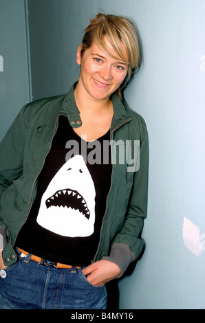 Edith Bowman im März 2004 Radio 1 DJ außerhalb ihrer London Studio s, wo sie bald ihren Nachmittags-Radio-Show startet, Radio ein Disc-Jockey Bild Stockfoto