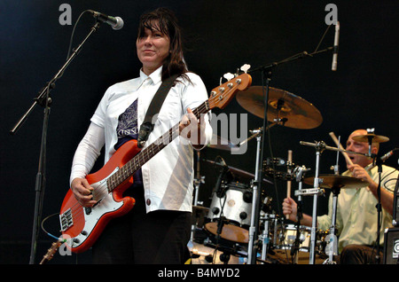 Die Pixies auf der Hauptbühne am T im Park am Sonntag Balado Juli 2004 Stockfoto