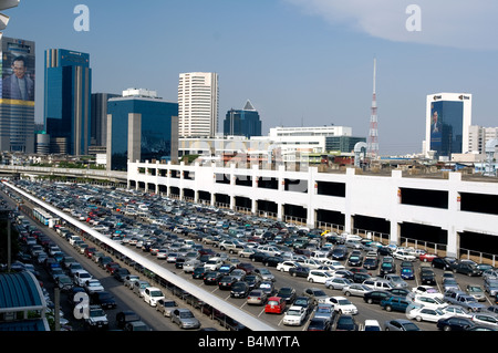 Park &amp; Ride am Mo Chit Station Stockfoto