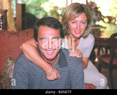 Alan Hansen BBC Sport-Moderator September 1999 im Bild zu Hause mit Frau Janet Hansen Stockfoto