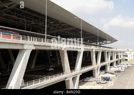 Äußere des neuen Flughafen Suvarnabhumi das neue Drehkreuz Südostasiens Stockfoto