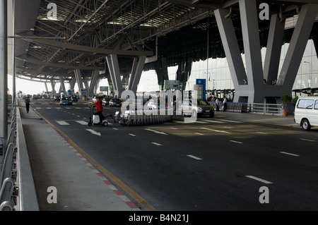 Abflug Ebene Rampe der neuen Flughafen Suvarnabhumi das neue Drehkreuz Südostasiens Stockfoto