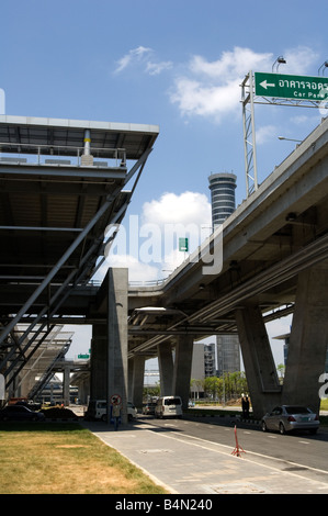 Parkplatz des neuen Flughafen Suvarnabhumi das neue Drehkreuz Südostasiens Stockfoto