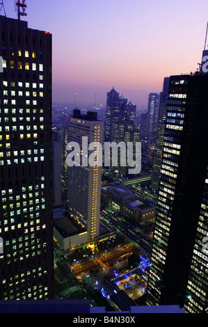 Erhöhten Blick auf die Wolkenkratzer von Shinjuku West Business Disrtict Stockfoto