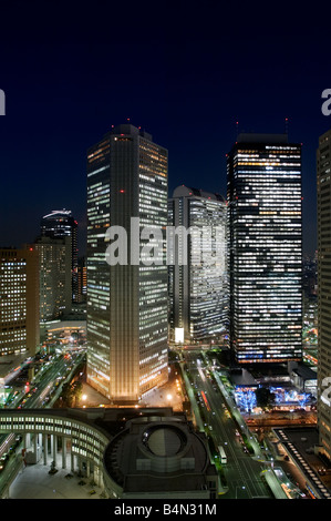 Erhöhten Blick auf hohe aufgehenden Gebäude von Shinjuku West Stockfoto