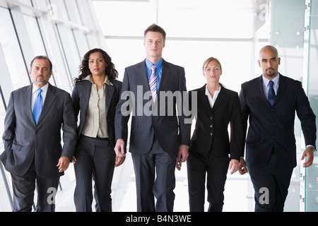 Gruppe von Mitarbeitern im Büro/Praxisflächen (high-Key) Stockfoto